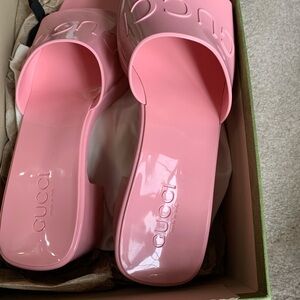 Gucci pink shoes 39